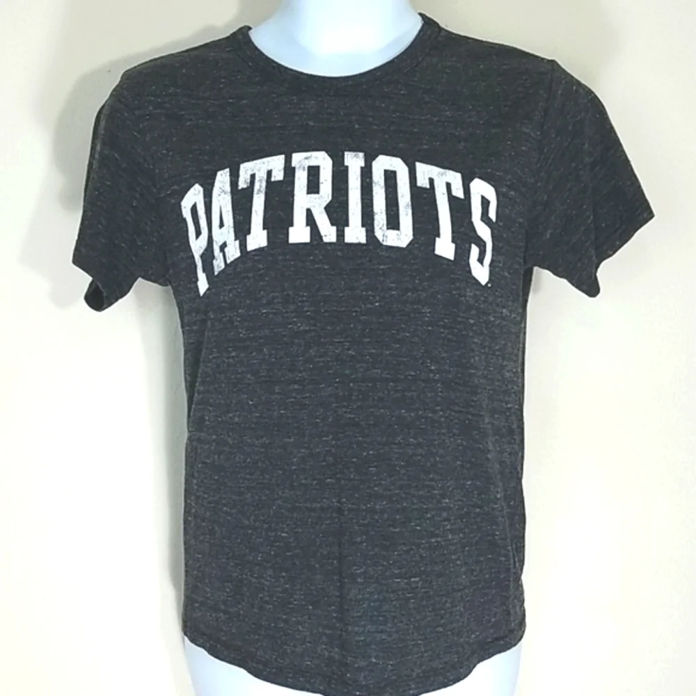 Tshirt graphic print Patriots short sleeve Mens gray black football team EUC - Picture 2 of 7